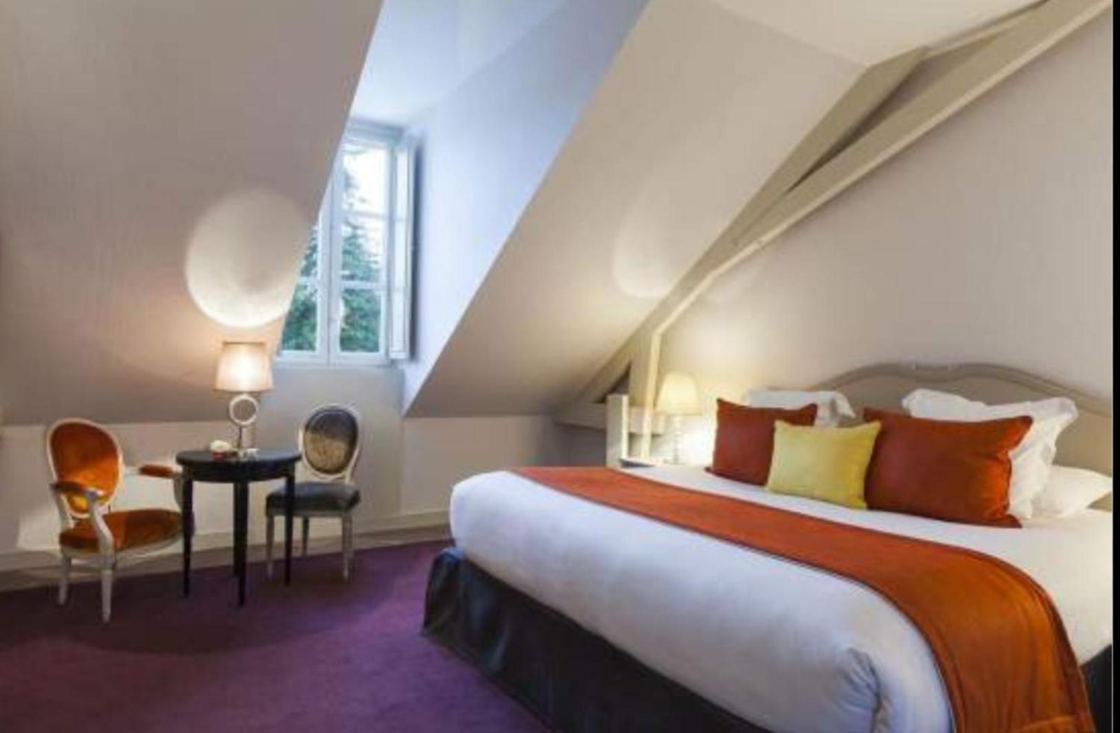 Empress Madani Palace Hotel Surrey Bagian luar foto