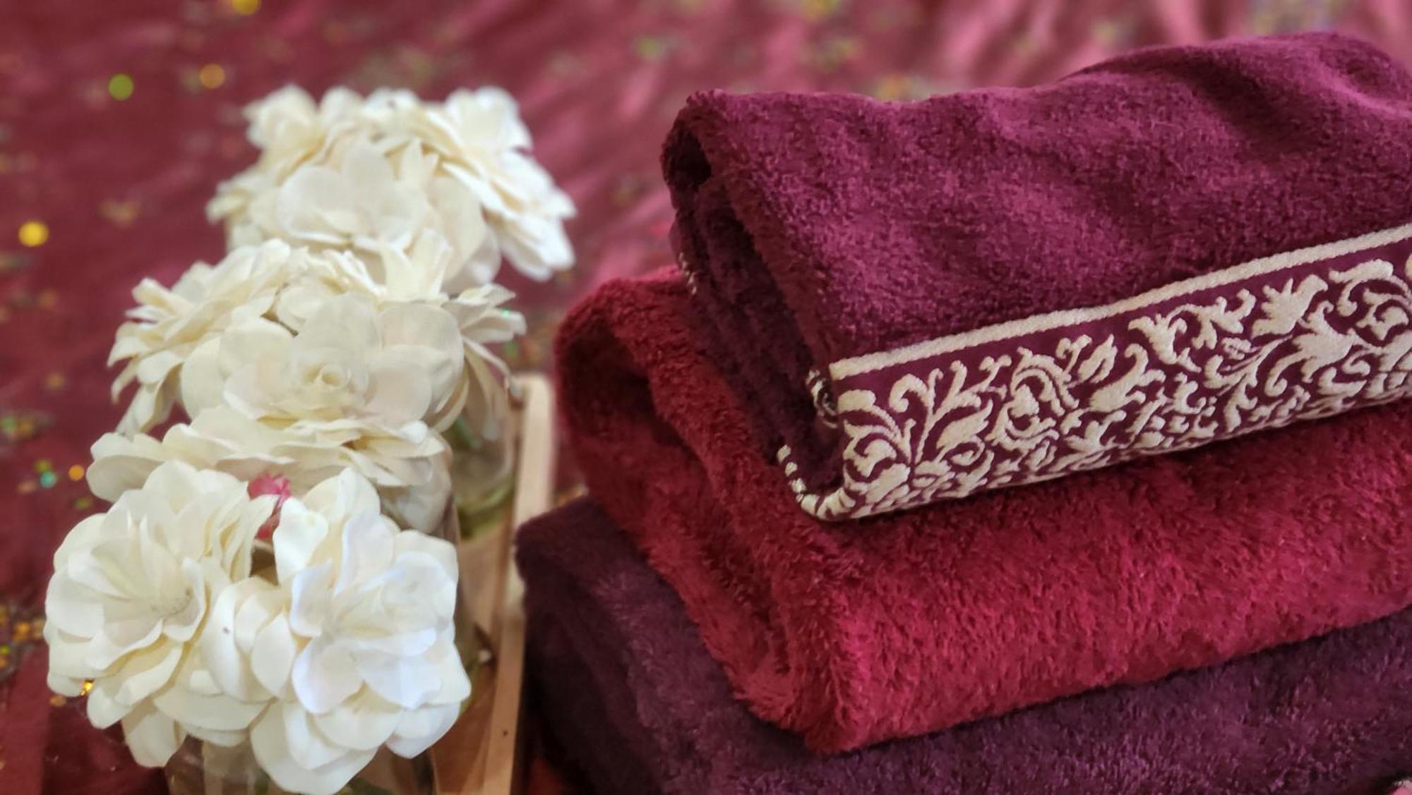 Empress Madani Palace Hotel Surrey Bagian luar foto