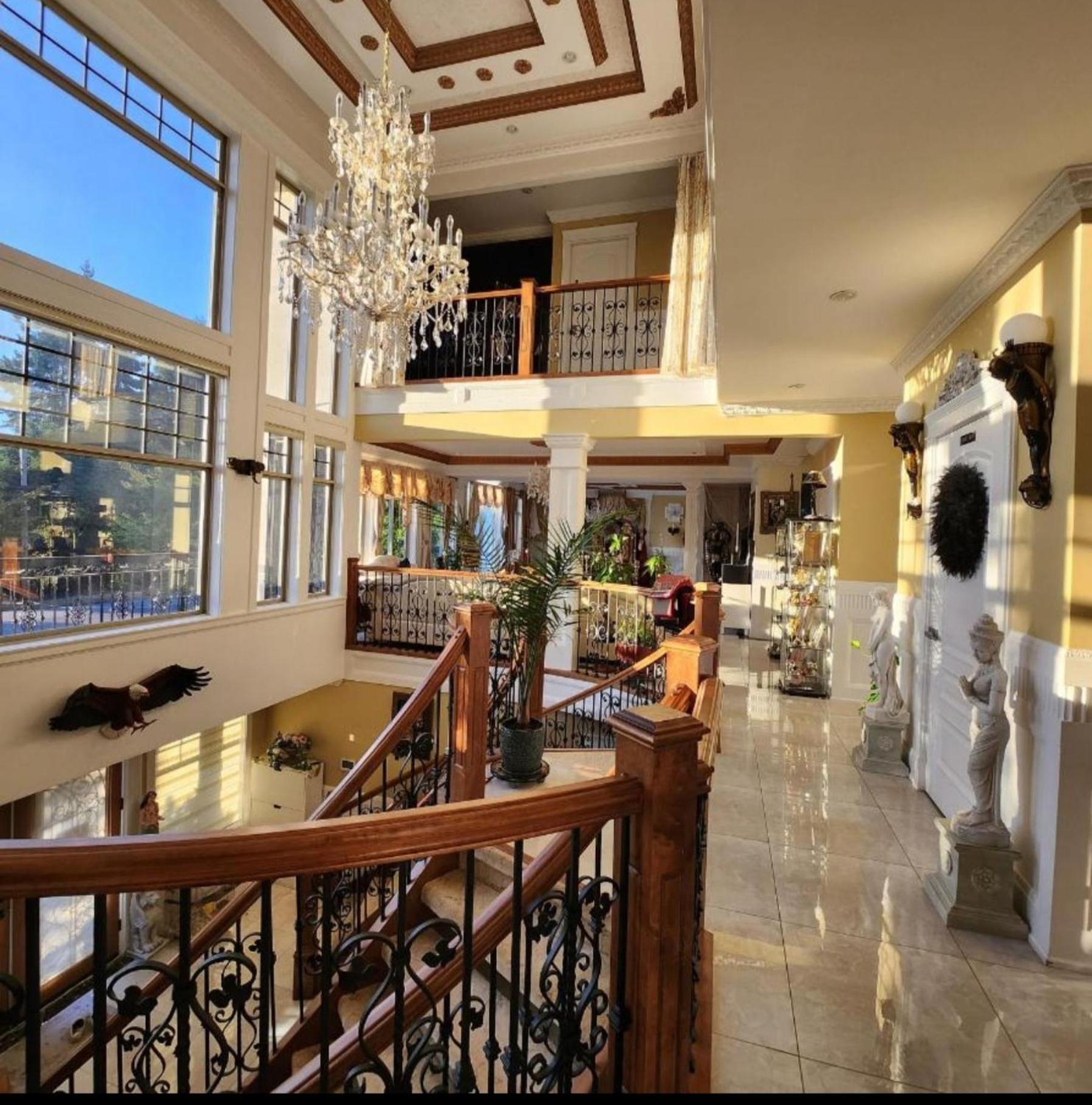 Empress Madani Palace Hotel Surrey Bagian luar foto