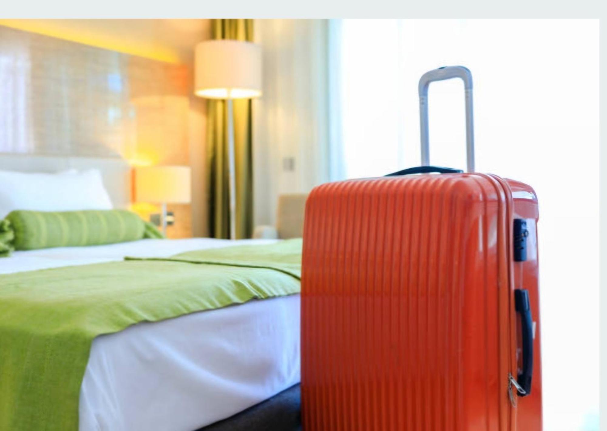Empress Madani Palace Hotel Surrey Bagian luar foto