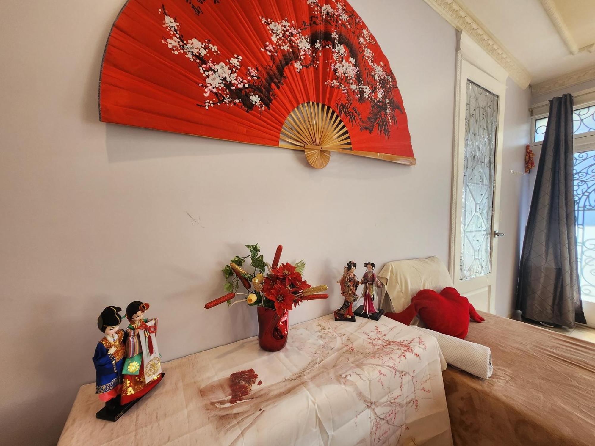 Empress Madani Palace Hotel Surrey Bagian luar foto