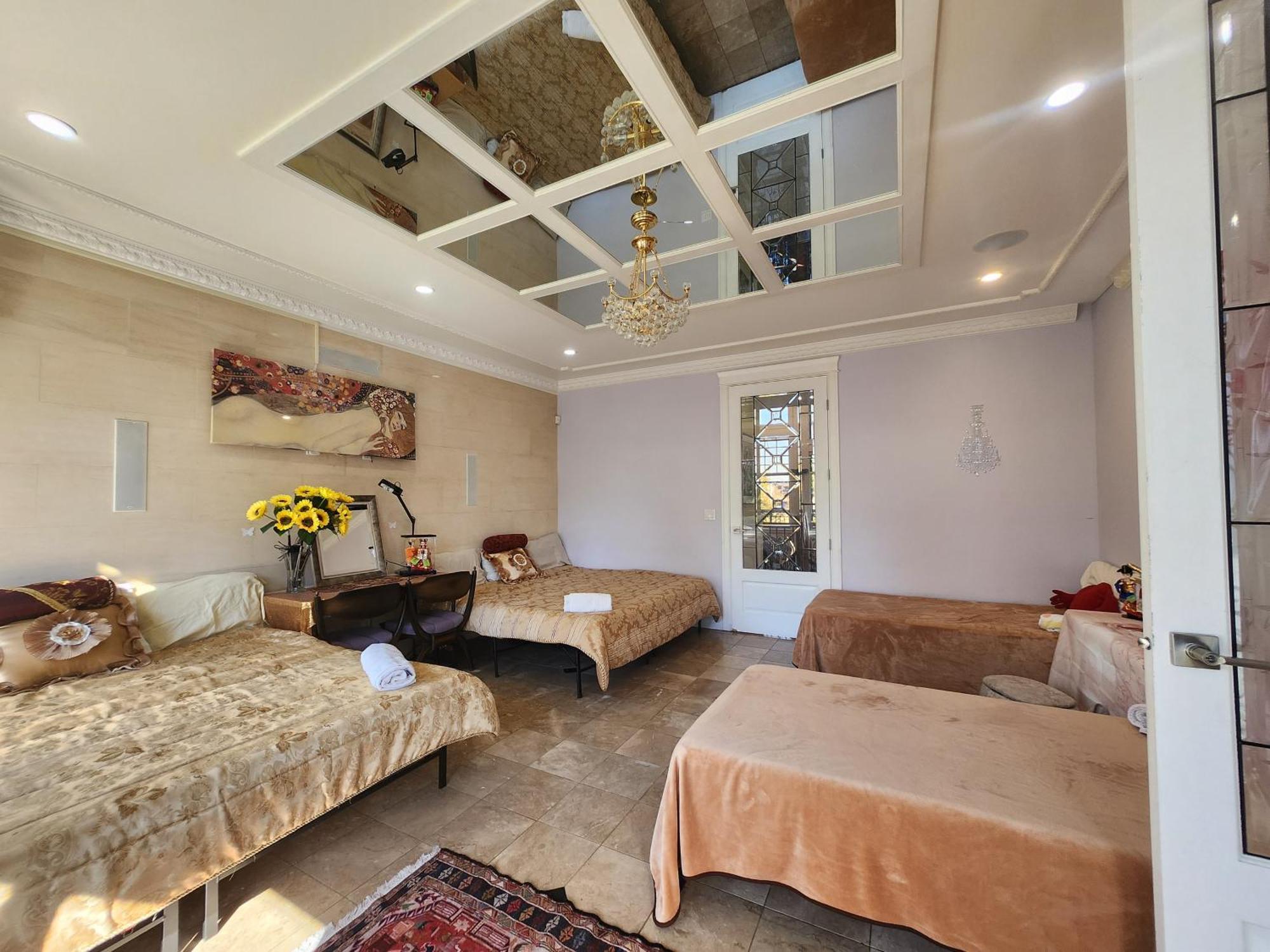 Empress Madani Palace Hotel Surrey Bagian luar foto