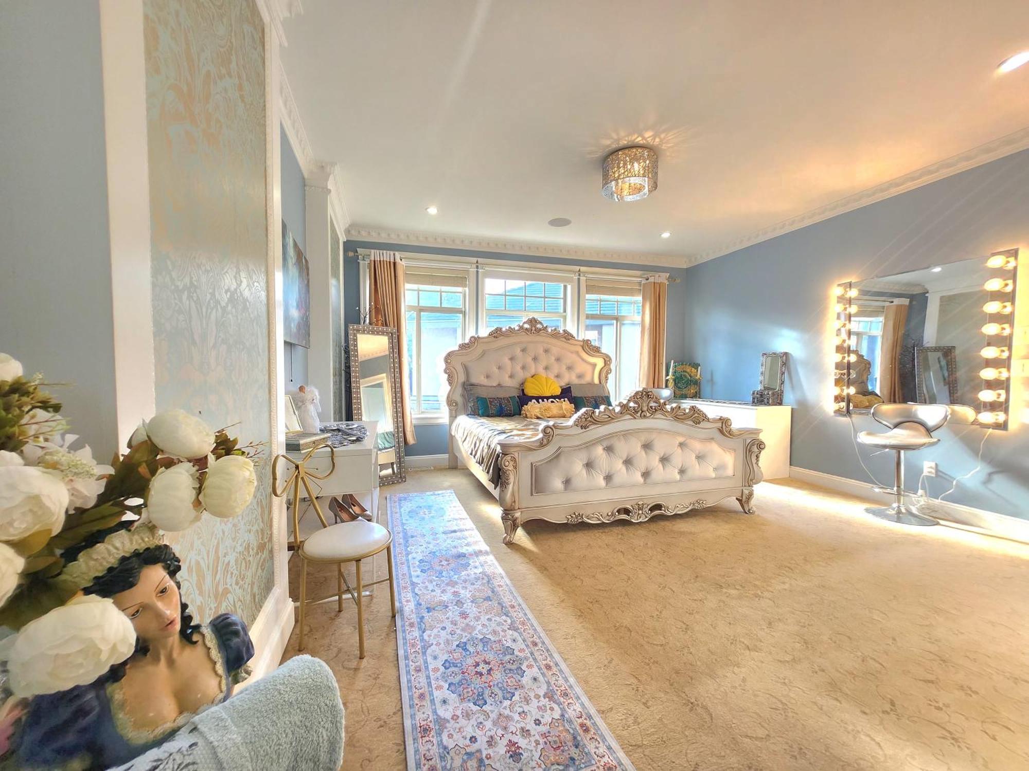 Empress Madani Palace Hotel Surrey Bagian luar foto