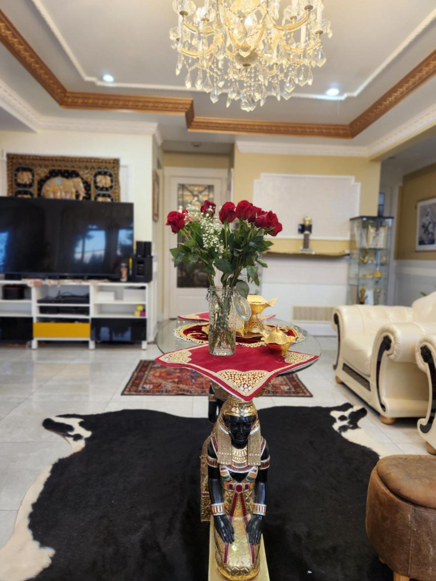 Empress Madani Palace Hotel Surrey Bagian luar foto
